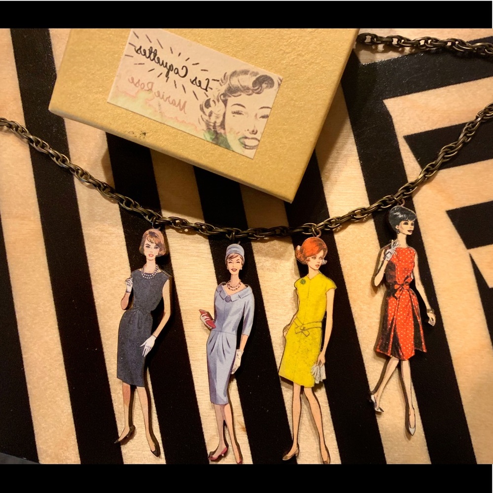 ModCloth/World’s Smallest Lookbook Necklace
